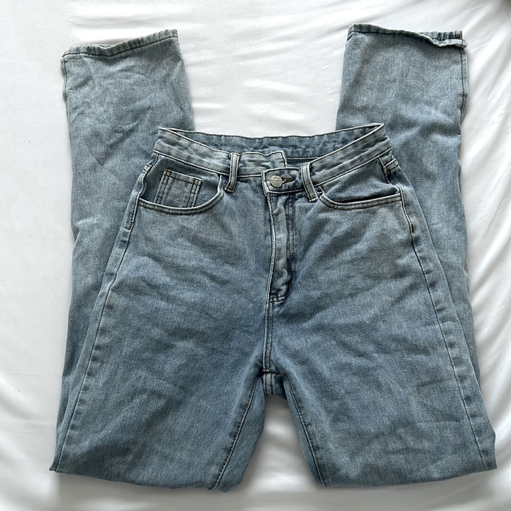 Boyfriend jeans, with slits on bottom, high rise, light blue washed!